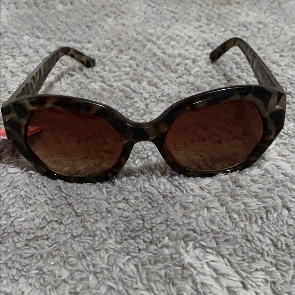 STEVE MADDEN SUNGLASSES